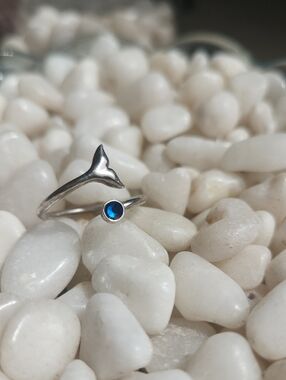 Adjustable Sterling Silver Whale Tail Ring with Blue Stone Size 5.5-8.5